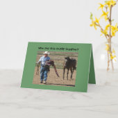 間抜けで古いカウボーイおよび馬の誕生日 カード (黄色い花)