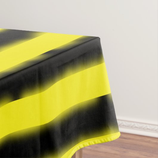 間抜けで黄色か黒い蜂そっくりのストライプなパターン テーブルクロス (インサイチュ)