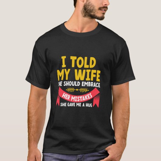 間違いを受け入れるべきだと妻に言った父 Tシャツ (正面)