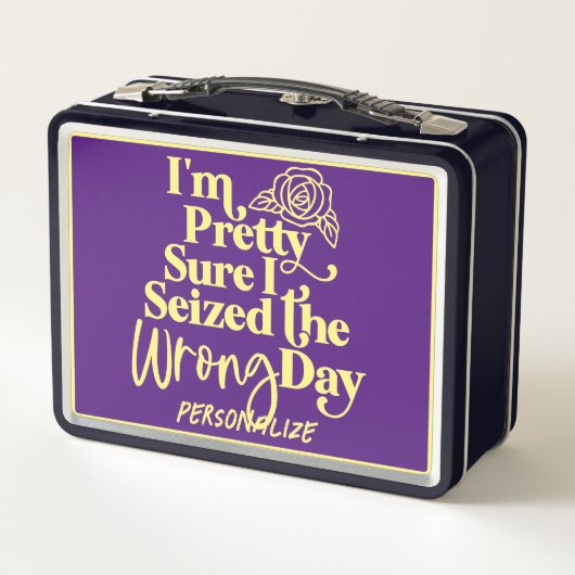 間違ったおもしろい日のユーモアの引用文をパーソナライズ メタルランチボックス (裏面)