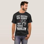 間違った性別で呼ぶな、トランスのサメが噛むぞ LGBT Pride Tシャツ (正面フル)