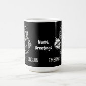 間違った方向を抱擁する グリーンランドの迷子ペンギン コーヒーマグカップ (中央)