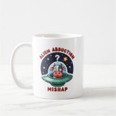 間違モーって引っ張られる:混乱した牛の誘拐 コーヒーマグカップ (左)