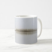 間、水や霧の体に囲まれた木々 コーヒーマグカップ (正面右)