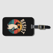 関税おもしろいに反対するペンギン ラゲッジタグ (正面横)