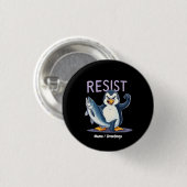 関税おもしろいに抗議するペンギンに抵抗する 缶バッジ (正面&裏面)