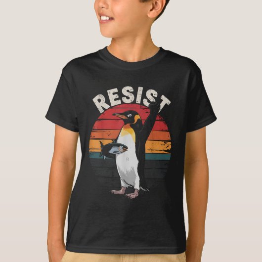 関税おもしろいのユーモアに抗議するペンギン Tシャツ (正面)