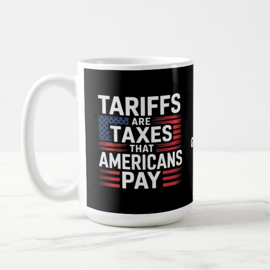 関税はアメリカ人が支払う税金 大胆なメッセージ コーヒーマグカップ (左)
