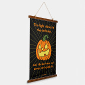 闇の中に光が輝くジャック・オ・ランタン 吊り下げ型タペストリー (傾斜あり)