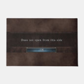 闇の人々が姿を現し、この側からは開かない。 ドアマット (正面)