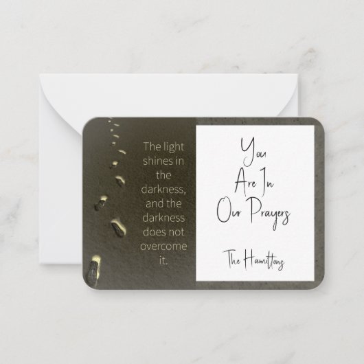 闇の足跡に信仰の光が輝く ノートカード (正面)