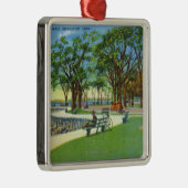 防波堤の歩行の海浜公園の眺め メタルオーナメント (右)