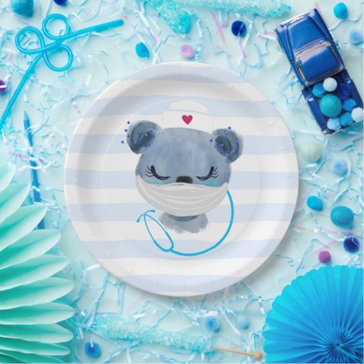 防護用マスクを着たかわいいクマのナース ペーパープレート (パーティー)