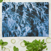 降雪の冬のクリスマスツリー キッチンタオル (折り畳み)