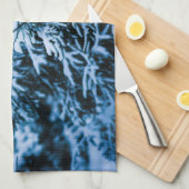 降雪の冬のクリスマスツリー キッチンタオル (四つ折り)