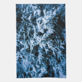 降雪の冬のクリスマスツリー キッチンタオル (縦)