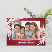 降雪エバーグリーン赤い写真クリスマス シーズンカード (スタンド正面)