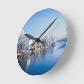 降雪後ドイツ，チュービンゲン ラウンド壁時計 (傾斜)