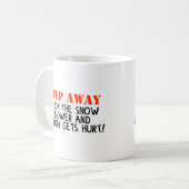 除雪車および誰もから遠くになステップは傷つきます コーヒーマグカップ (正面左)