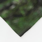 陰で休んでいるジャーマン・シェパード フリースブランケット (角)