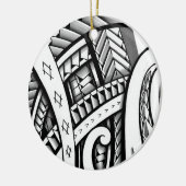 陰影の元のマオリの種族の入れ墨のデザイン セラミックオーナメント (左)