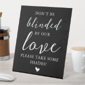 陰影は我々の愛の黒に盲目にされないエレガント 台座サイン (インサイチュ)