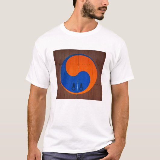 陰陽のマーク、韓国 Tシャツ (正面)