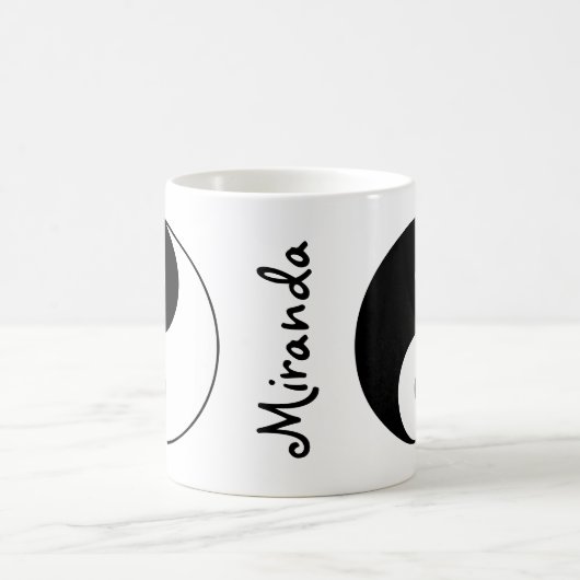 陰陽の記号の白黒の名前 コーヒーマグカップ (中央)