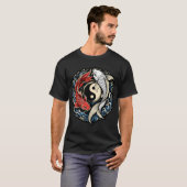 陰陽の鯉の魚 和彫りデザイン Tシャツ (正面フル)