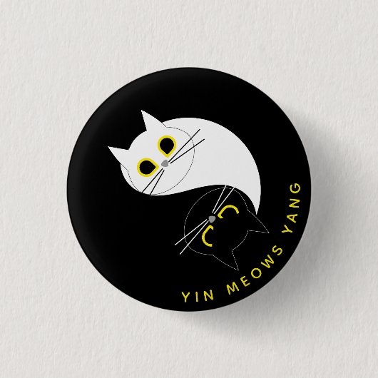 陰陽キャットバッジ – Zen & Sass Black & White Pin 缶バッジ (正面)