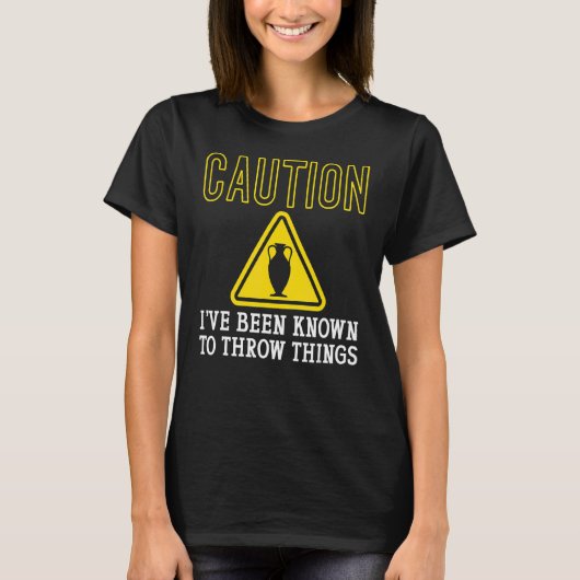 陶磁器を投げることで知られる注意 Tシャツ (正面)