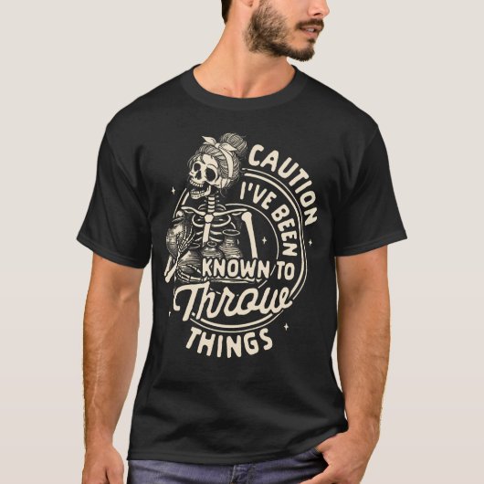 陶芸作家 注意 私は物を投げることで知られています Tシャツ (正面)