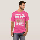 陶芸家が一点一点手作りする芸術的な植木鉢 Ce Tシャツ (正面フル)