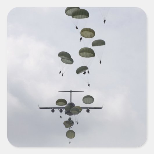 陸軍兵士がC-17グローブマスターIIから飛び出す スクエアシール (正面)