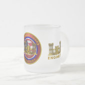 陸軍機関士兵と退役軍人 フロストグラスマグカップ (正面右)