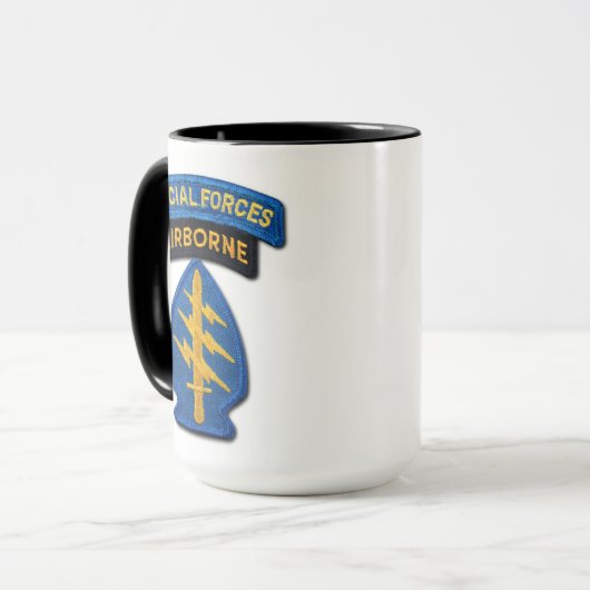 陸軍特殊部隊はSFGA SFの退役軍人の獣医を分けます マグカップ (正面左)