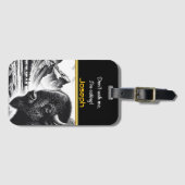 険しい山々によるバッファローの放牧 ラゲッジタグ (正面横)