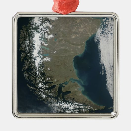 険しい雪をかぶったアンデス山脈 メタルオーナメント (正面)