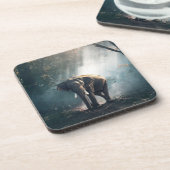 陽に照らされた森の中のアジアゾウ コースター (左側)