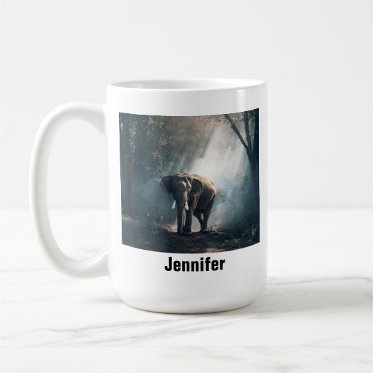 陽に照らされた森の中のアジアゾウ コーヒーマグカップ (左)