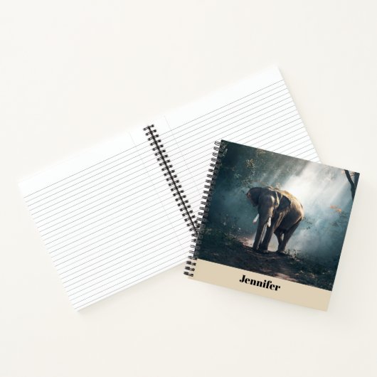 陽に照らされた森の中のアジアゾウ ノートブック (内部)