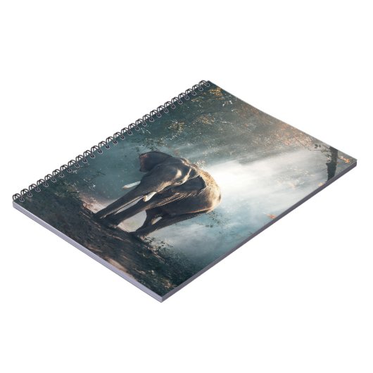 陽に照らされた森の中のアジアゾウ ノートブック (左側)