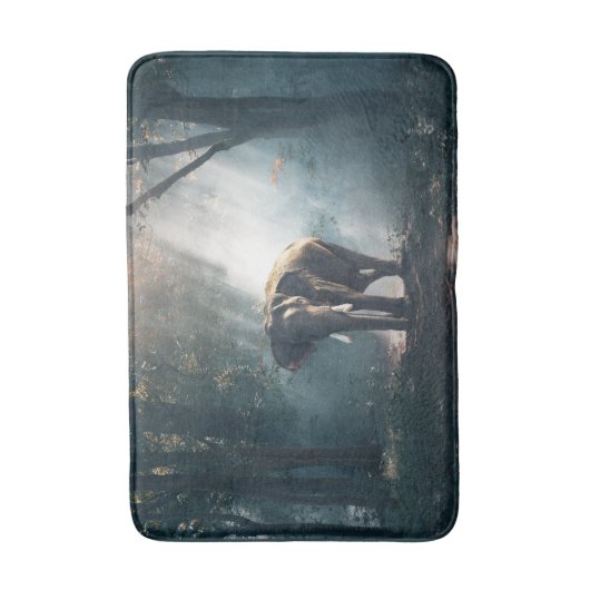 陽に照らされた森の中のアジアゾウ バスマット (正面縦)