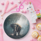 陽に照らされた森の中のアジアゾウ ペーパープレート (パーティー)