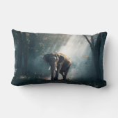 陽に照らされた森の中のアジアゾウ ランバークッション (裏面)