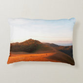 陽光威厳のあるの中のフィールド。ドラマチックで絵 アクセントクッション (裏面)