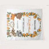 陽気なオレンジシトラスウッドランド誕生日ウェルカム タペストリー (正面(横))