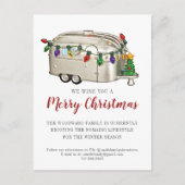 陽気なクリスマスのキャンパーが道路で挨拶 シーズンポストカード (正面)