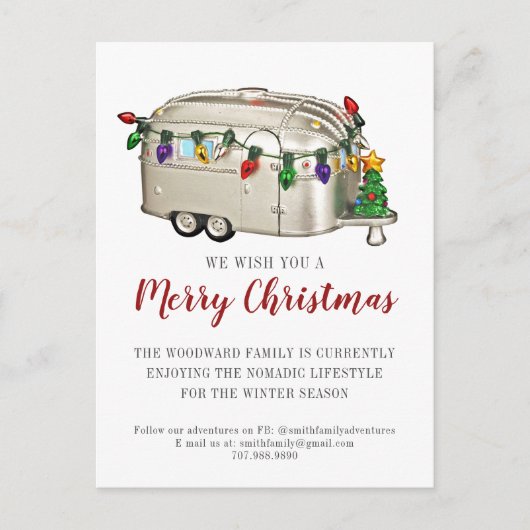 陽気なクリスマスのキャンパーが道路で挨拶 シーズンポストカード (正面)