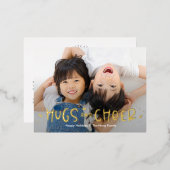陽気なハグ編集可能カラーフォイルホリデーハガキ 箔シーズンポストカード (正面/裏面)